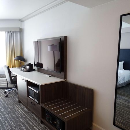 Best Western Premier Denver East الغرفة الصورة